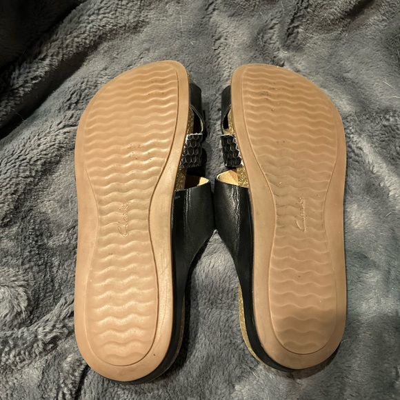 Clarks Artisan Sandals- Size 8.5 - Picture 3 of 4